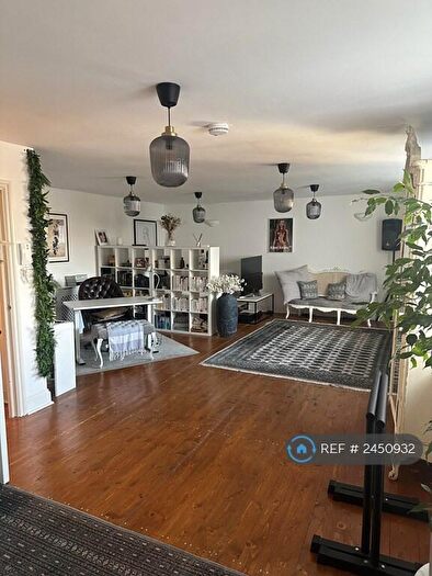 Studio To Rent In Shoreditch, London, E2