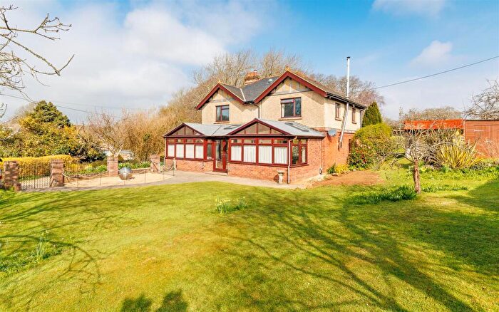 4 Bedroom Detached House For Sale In Detached House Within One Acre Of Land - Shanklin Road, Sandford, PO38