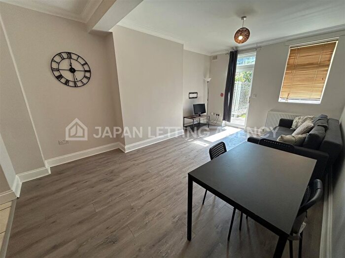 2 Bedroom Flat To Rent In Alfred Road, Acton Central, W3