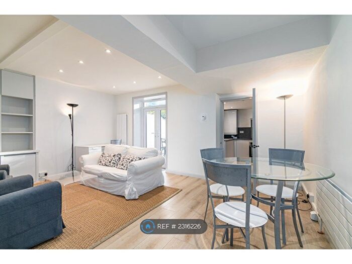 1 Bedroom Flat To Rent In Cambridge Gardens, London, W10