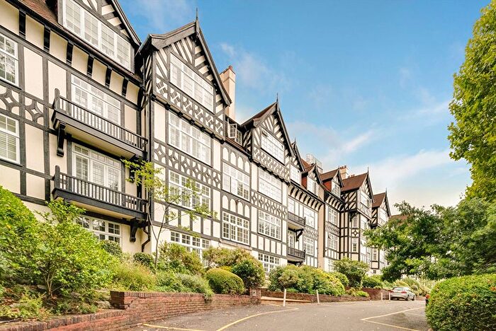 3 Bedroom Flat To Rent In Clifton Court, Maida Vale, NW8