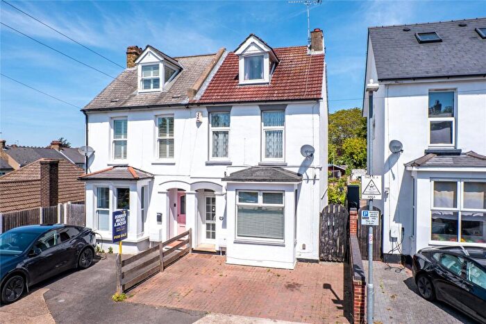3 Bedroom Semi Detached House For Sale In Park Road, Gravesend, Kent, DA11