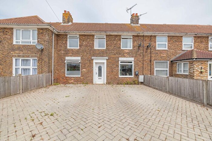 3 Bedroom Terraced House For Sale In Kings Road, Aylesham, Canterbury, Kent, CT3