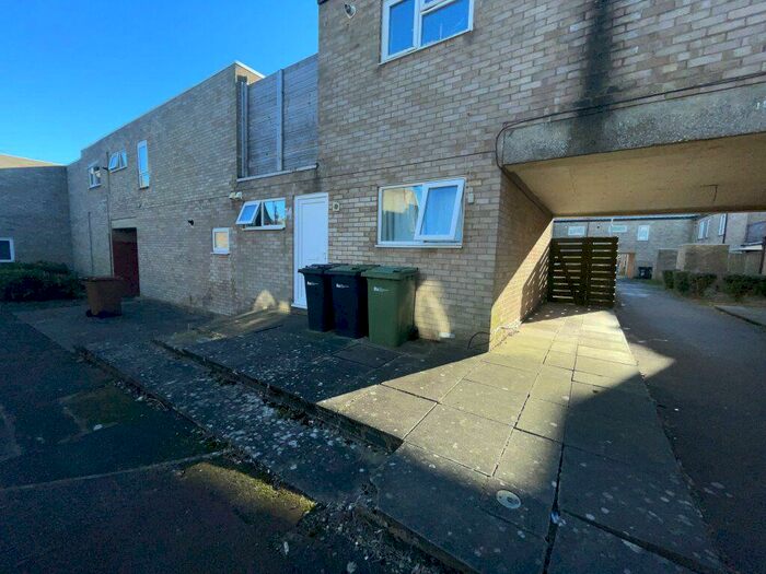 2 Bedroom Flat To Rent In Epsom Walk, Corby, NN18