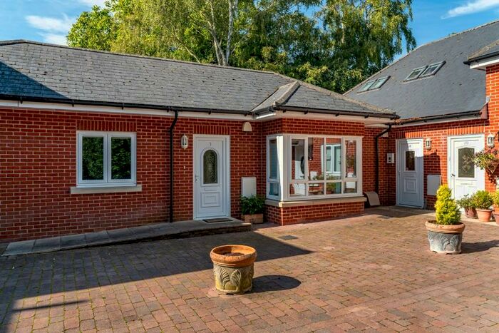 2 Bedroom Maisonette To Rent In Austen Court, Netley Abbey, SO31