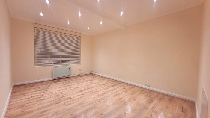 1 Bedroom Flat To Rent In Colney Hatch Lane, London, N10