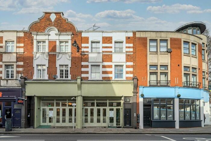 2 Bedroom Flat To Rent In York Street, Twickenham, TW1