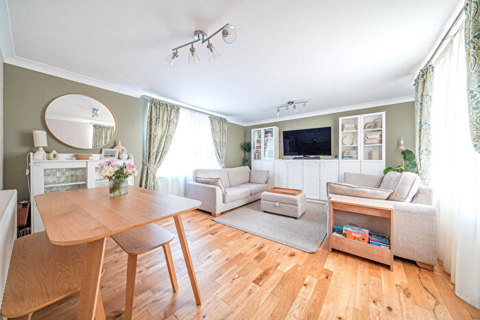 2 Bedroom Apartment For Sale In Westow Street, London, SE19