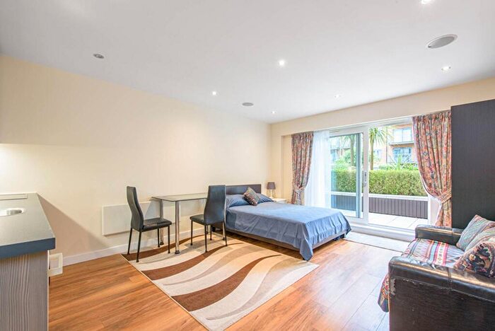 Studio To Rent In Heritage Ave, Colindale, London, NW9