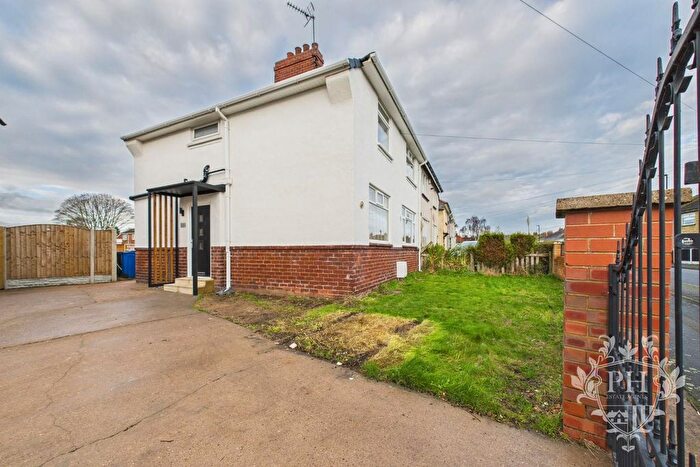 4 Bedroom Semi Detached House To Rent In Durham Avenue, Thorne, Doncaster, DN8