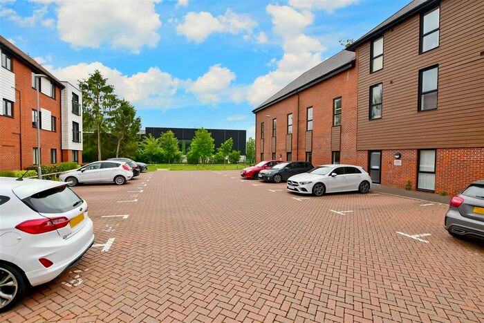 2 Bedroom Flat For Sale In Charlotte Way, Leybourne, West Malling, Kent, ME19