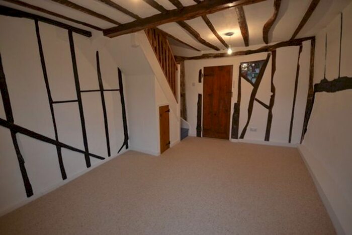 1 Bedroom Flat To Rent In High Street, Redbourn, AL3