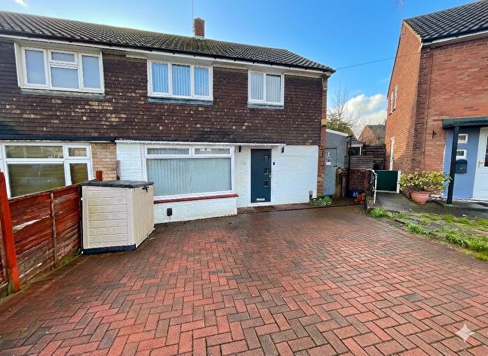 3 Bedroom Semi-Detached House For Sale In Kirkwood Road, Luton, Bedfordshire, LU4