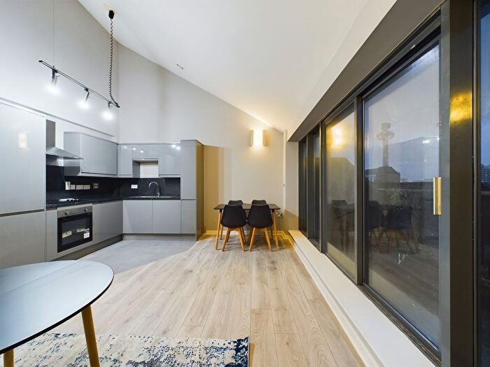 3 Bedroom Flat To Rent In Concert Street, City Centre, Liverpool, L1