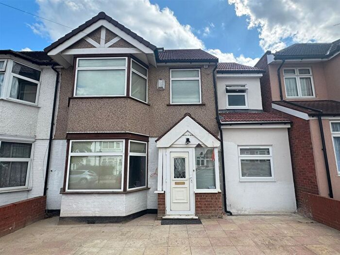 Studio To Rent In Sudbury Heights Avenue, Greenford, UB6