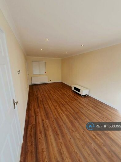 3 Bedroom Flat To Rent In The Briars, Northampton, NN4