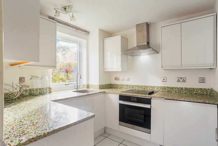 1 Bedroom Flat To Rent In Thorndike Close, London, SW10