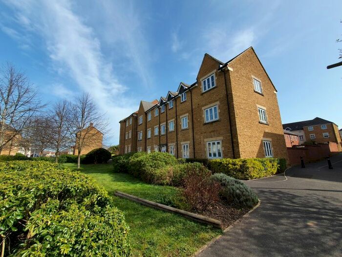 2 Bedroom Flat To Rent In Paulls Close, Martock, TA12