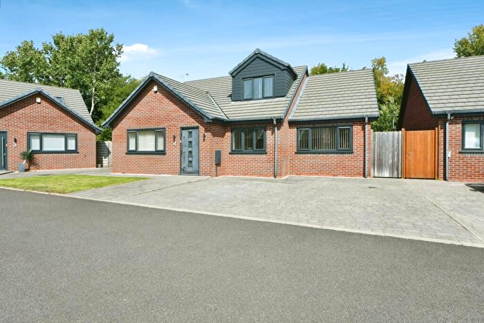 3 Bedroom Bungalow For Sale In Meadow View Gardens, Manchester, M43