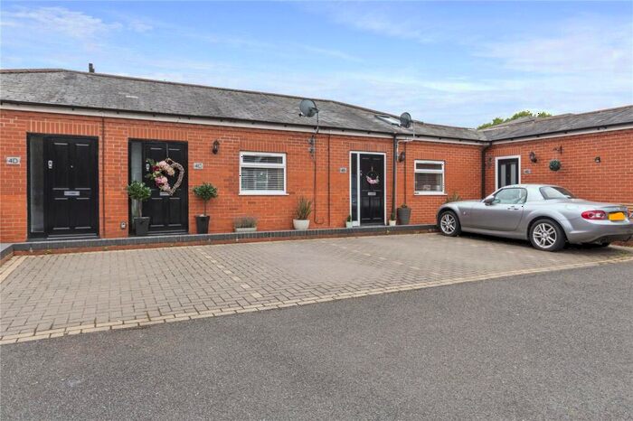 2 Bedroom Bungalow For Sale In Welholme Avenue, Grimsby, Lincolnshire, DN32