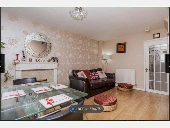 2 Bedroom Semi-Detached House To Rent In Chelmsford Close, Sutton, SM2