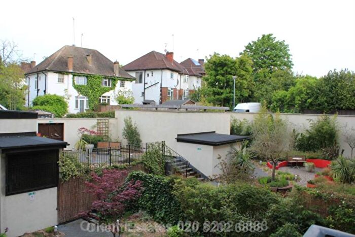 2 Bedroom Flat For Sale In Greyhound Hill, Hendon, NW4