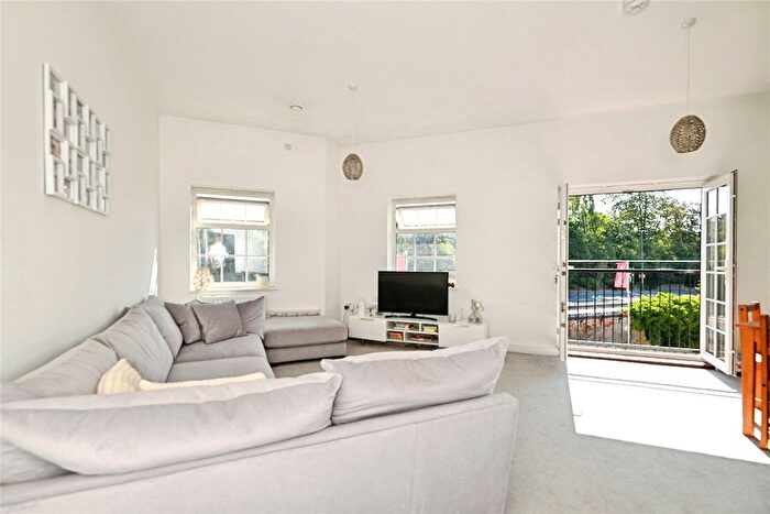 2 Bedroom Flat For Sale In Chimney Avenue, Maidstone, Kent, ME14