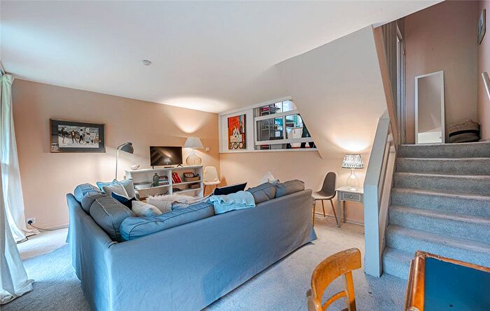 3 Bedroom Flat To Rent In Tachbrook Street, London, SW1V