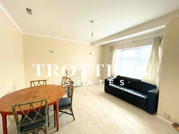 Property To Rent In Eastern Avenue, Ilford, IG2