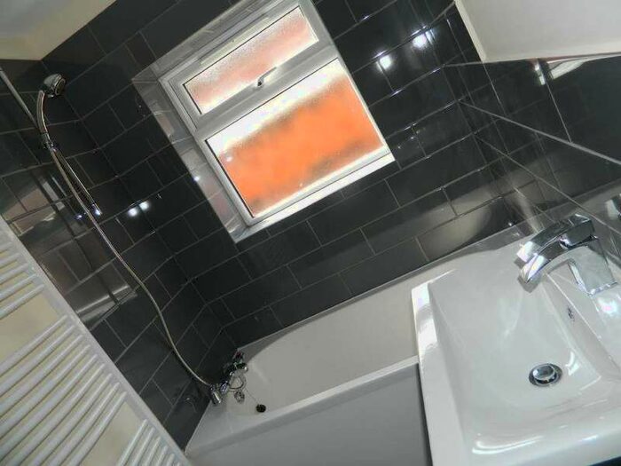 2 Bedroom Property To Rent In Chinwell View, Levenshulmemanchester, , M19