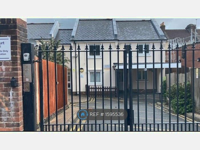 2 Bedroom Flat To Rent In Caledonian Court, Brighton, BN2