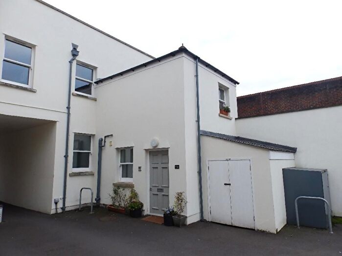2 Bedroom Flat To Rent In Brighton Road, Surbiton, KT6