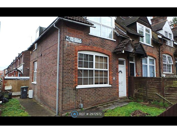 4 Bedroom Semi Detached House To Rent In Blyth Place, Luton, LU1