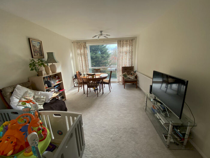 2 Bedroom Apartment To Rent In Foxgrove Road, Beckenham, BR3