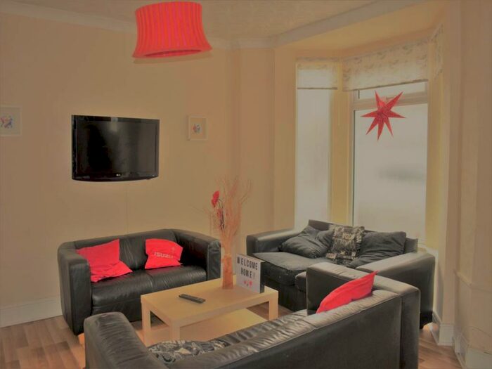 6 Bedroom Flat To Rent In Violet Row, CF24