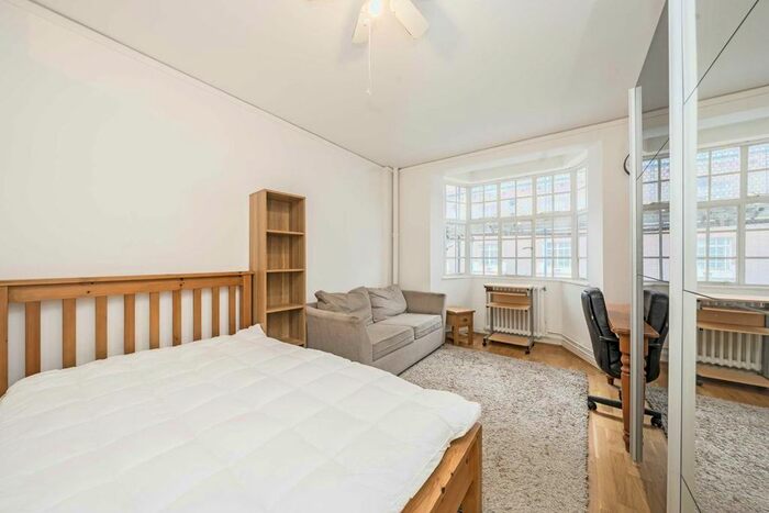Studio To Rent In Woburn Place, London, WC1H