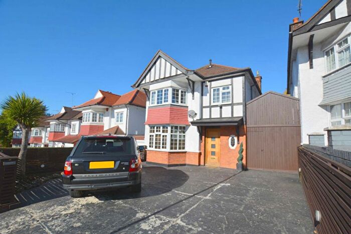 3 Bedroom Detached House To Rent In Elliot Road, London, NW4