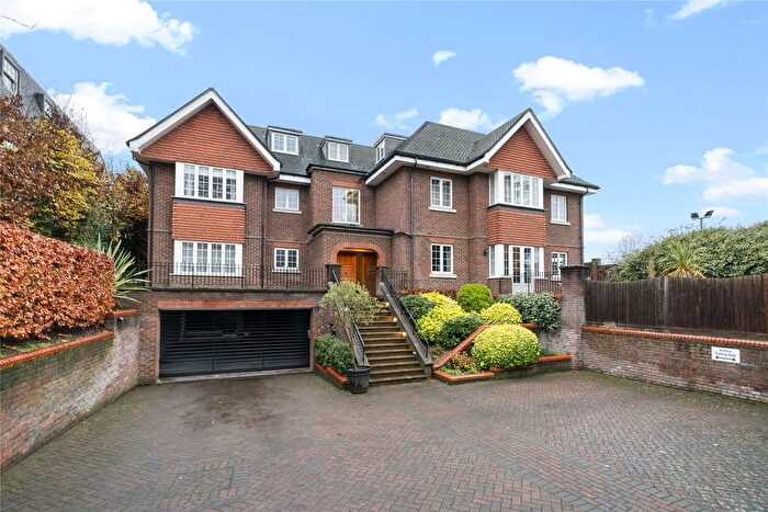 2 Bedroom Flat To Rent In Claremont Lane, Esher, Surrey, KT10
