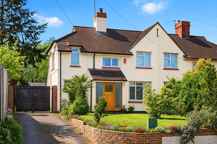 3 Bedroom Semi-Detached House For Sale In London Road, Crays Hill, CM11