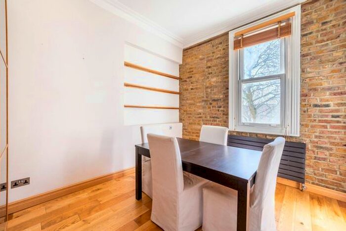 2 Bedroom Flat To Rent In Warwick Road, Earls Court, London, SW5