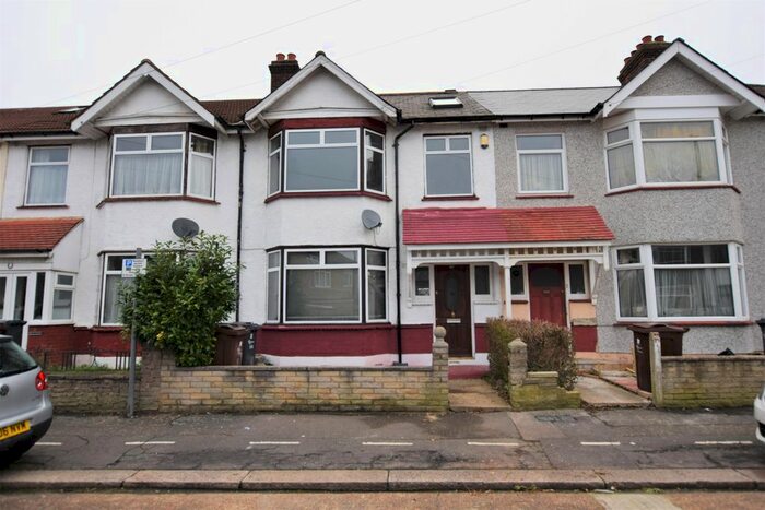 4 Bedroom Property To Rent In Edward Road, Romford RM6