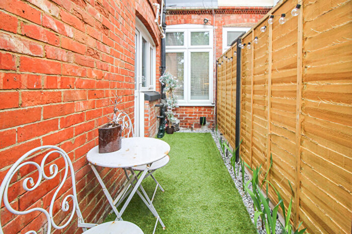 1 Bedroom Maisonette For Sale In Park Road, Farnborough, GU14