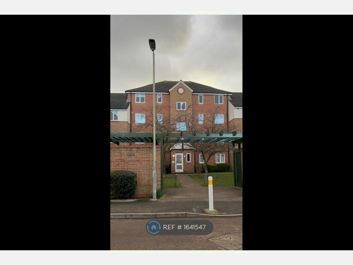 2 Bedroom Flat To Rent In Pioneer Way, Watford, WD18