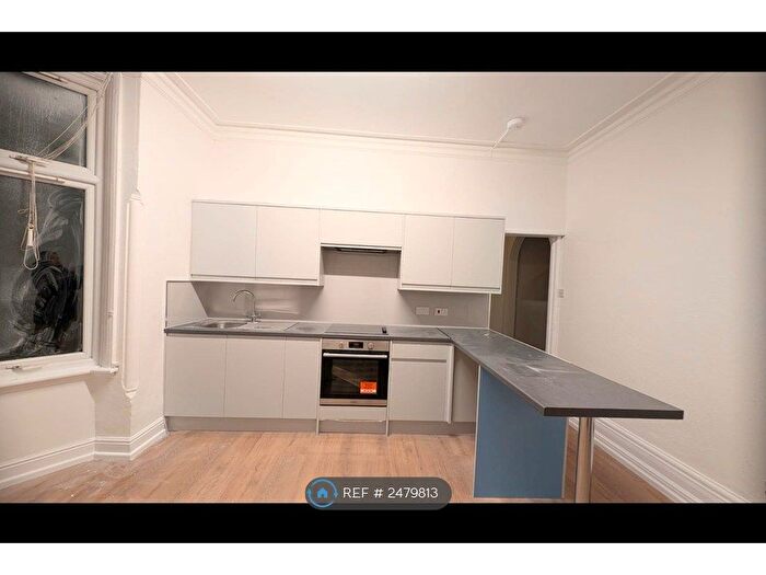 2 Bedroom Flat To Rent In Claremont Gardens, Nottingham, NG5