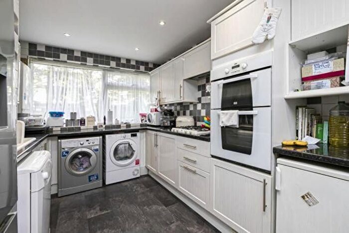 2 Bedroom Flat To Rent In Barton Meadows, IG6