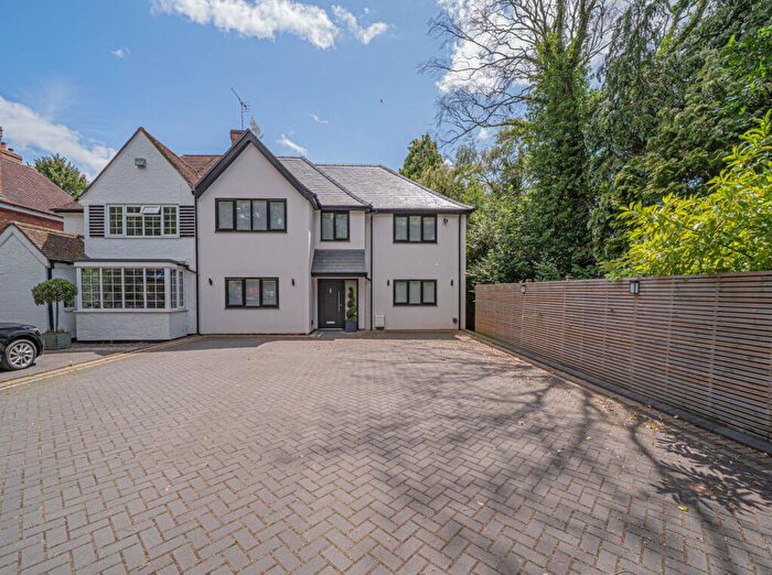 4 Bedroom Semi-Detached House For Sale In New Road, Solihull, B91