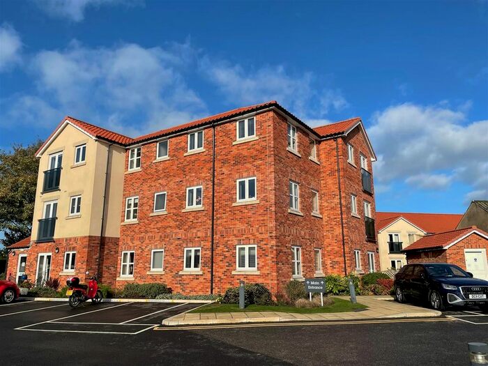 2 Bedroom Flat To Rent In Scaife Garth, Pocklington, York, YO42