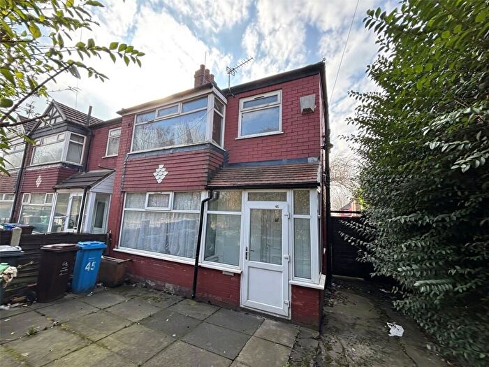 3 Bedroom Semi Detached House For Sale In St. James Road, Salford, M7
