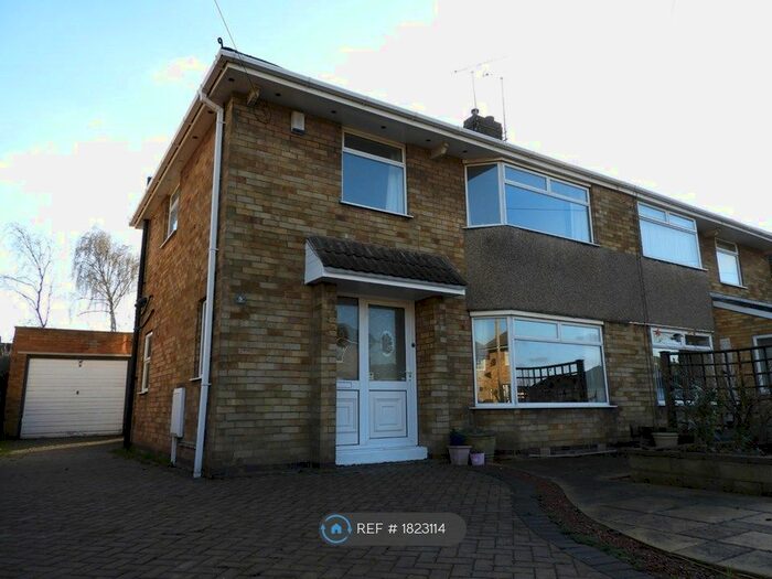3 Bedroom Semi-Detached House To Rent In Charnwood Drive, Doncaster, DN4