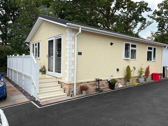 2 Bedroom Park Home For Sale In Organford, Poole, BH16